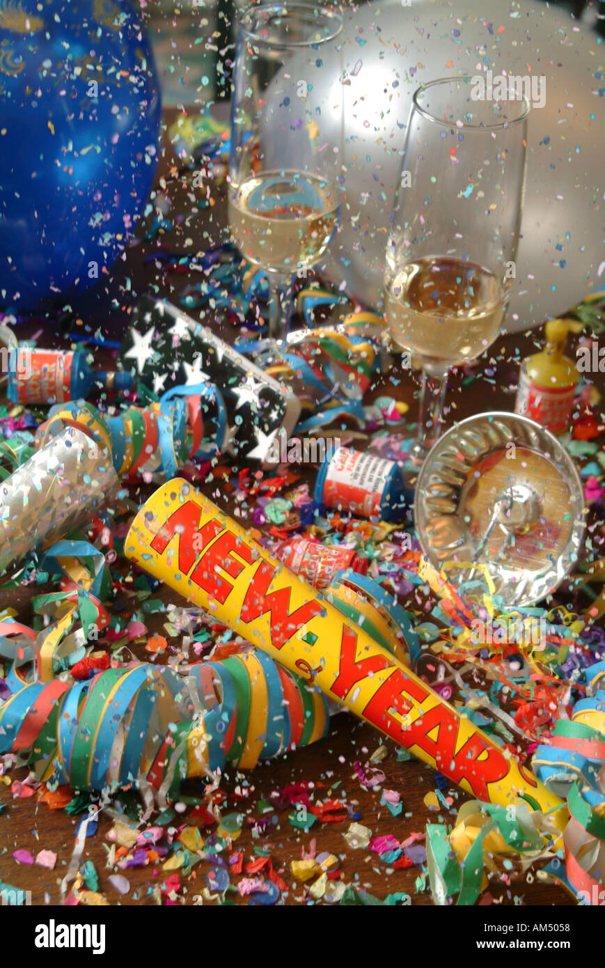 confetti confettis party birthday anniversaire fly tube effect effet deco  new year silvester deco la veille du nouvel an Noche Vieja канун Нового  года, confetti , confettis , party , birthday 