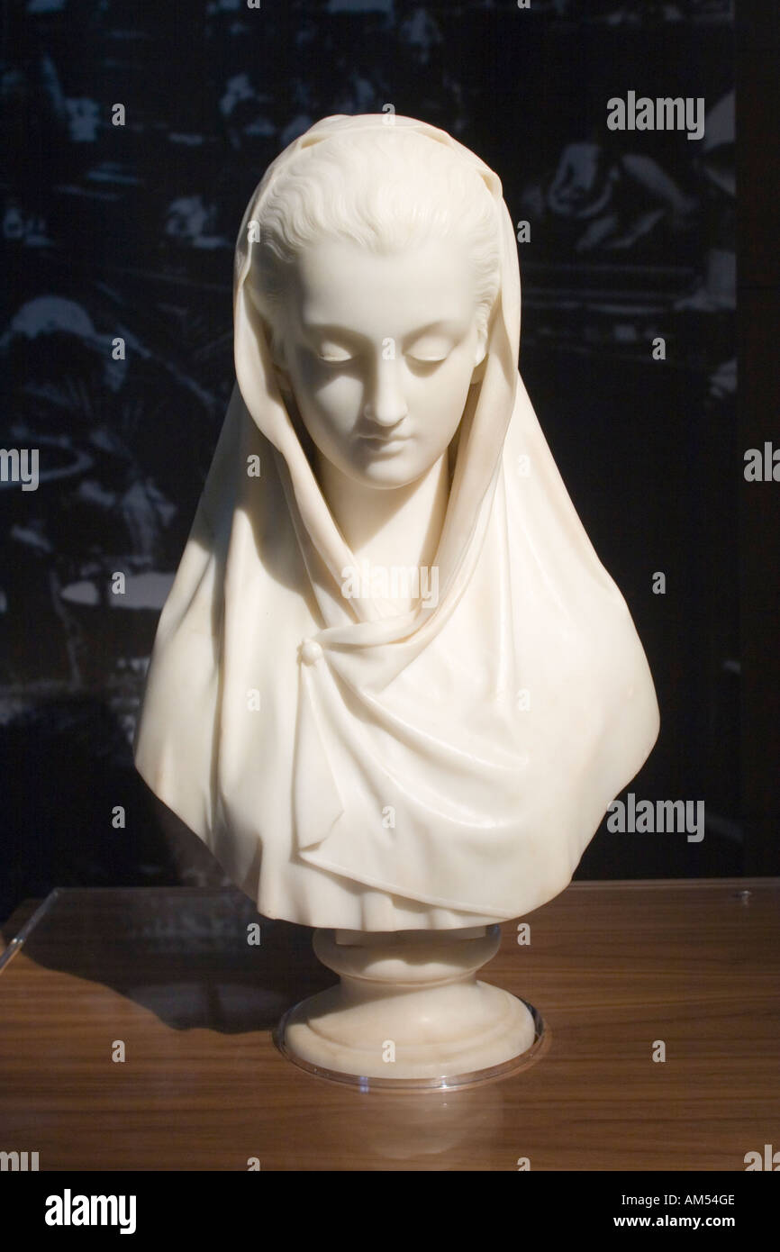 Woman Marble Bust by Giosue Argenti, 19th Century For Sale at