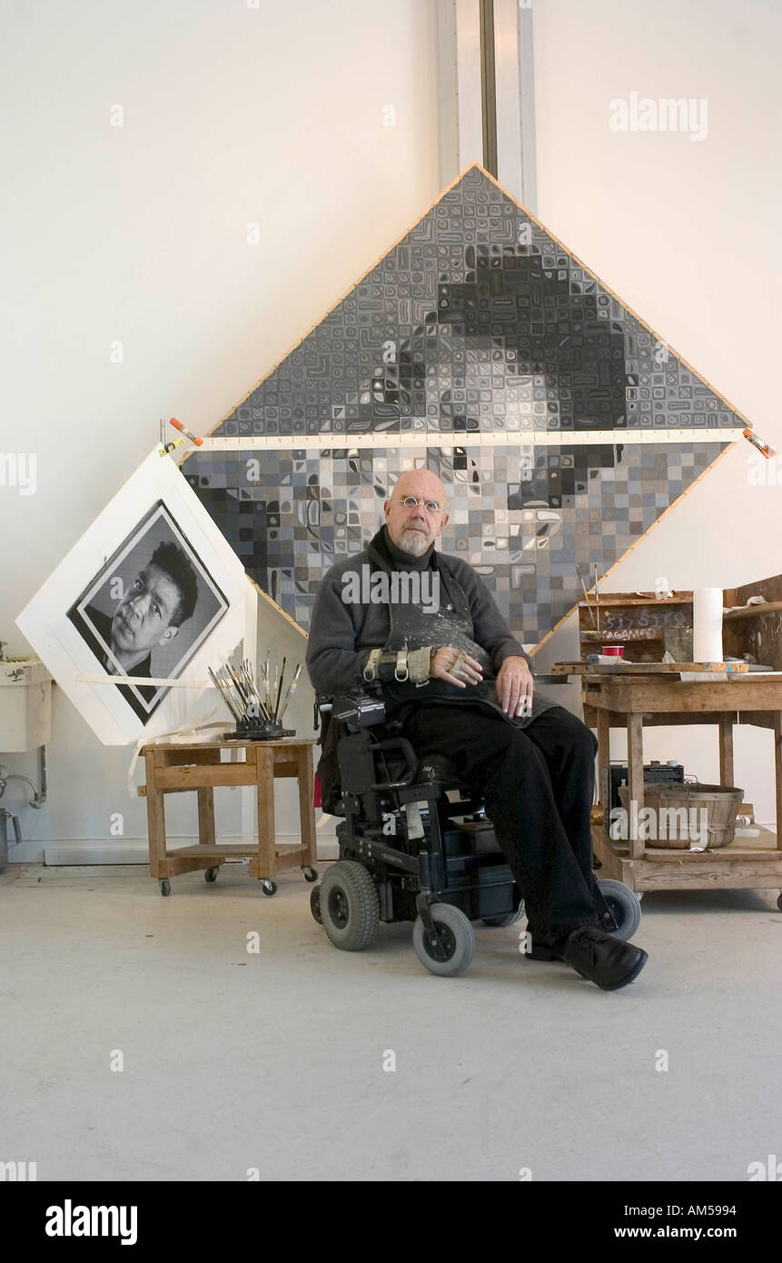 Bridgehampton NY 020204 Artist Chuck Close at his studio in Bridgehampton  NY painting a portrait of the photographer Andre Stock Photo - Alamy