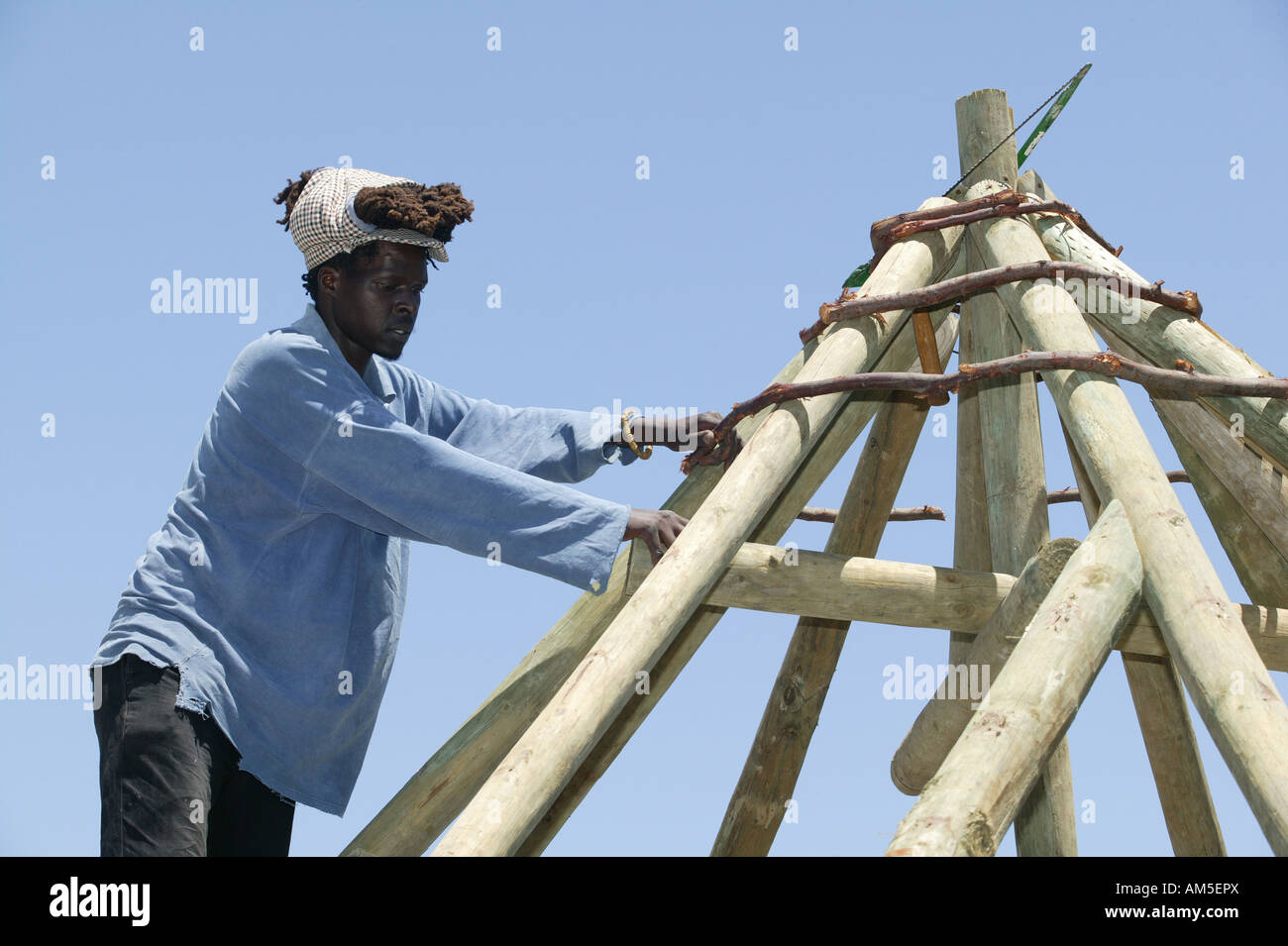 Rasta of the Rasta Community building a traditional roof truss of a round hut, Cape Town, South Africa Stock Photo