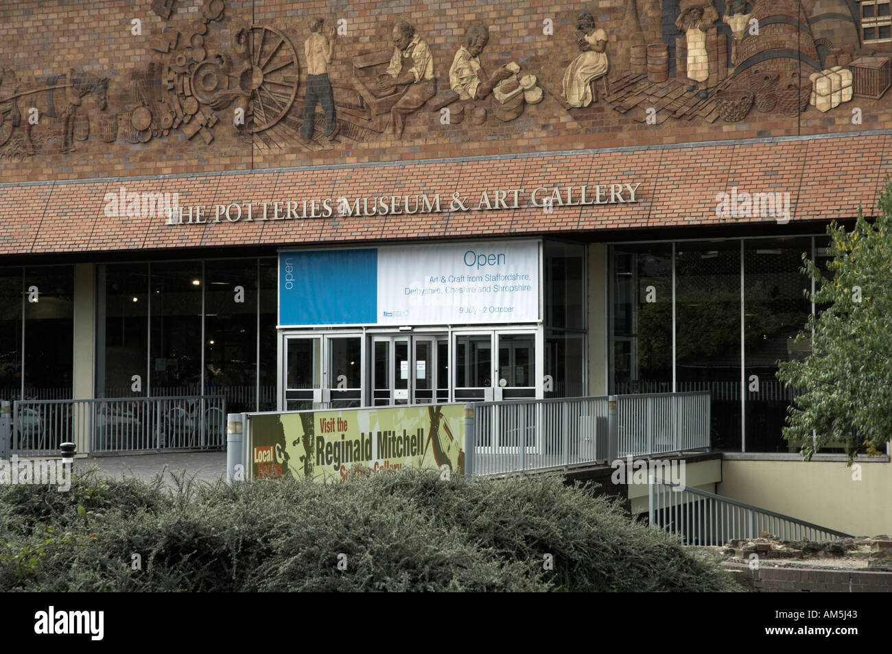 Stoke The Potteries Museum And Art Gallery Hanley Stoke On Trent