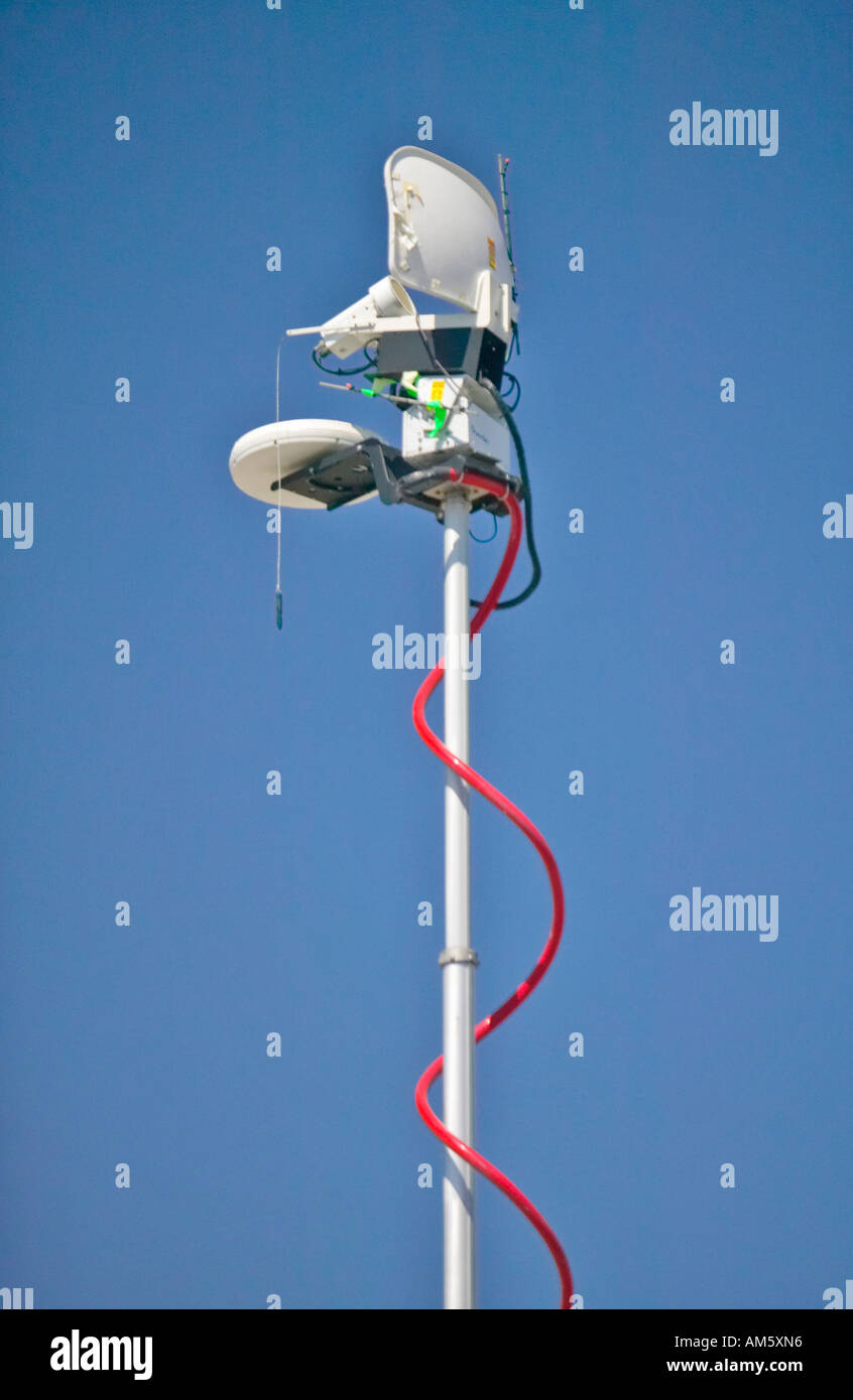 Tv satellite trucks hires stock photography and images Alamy