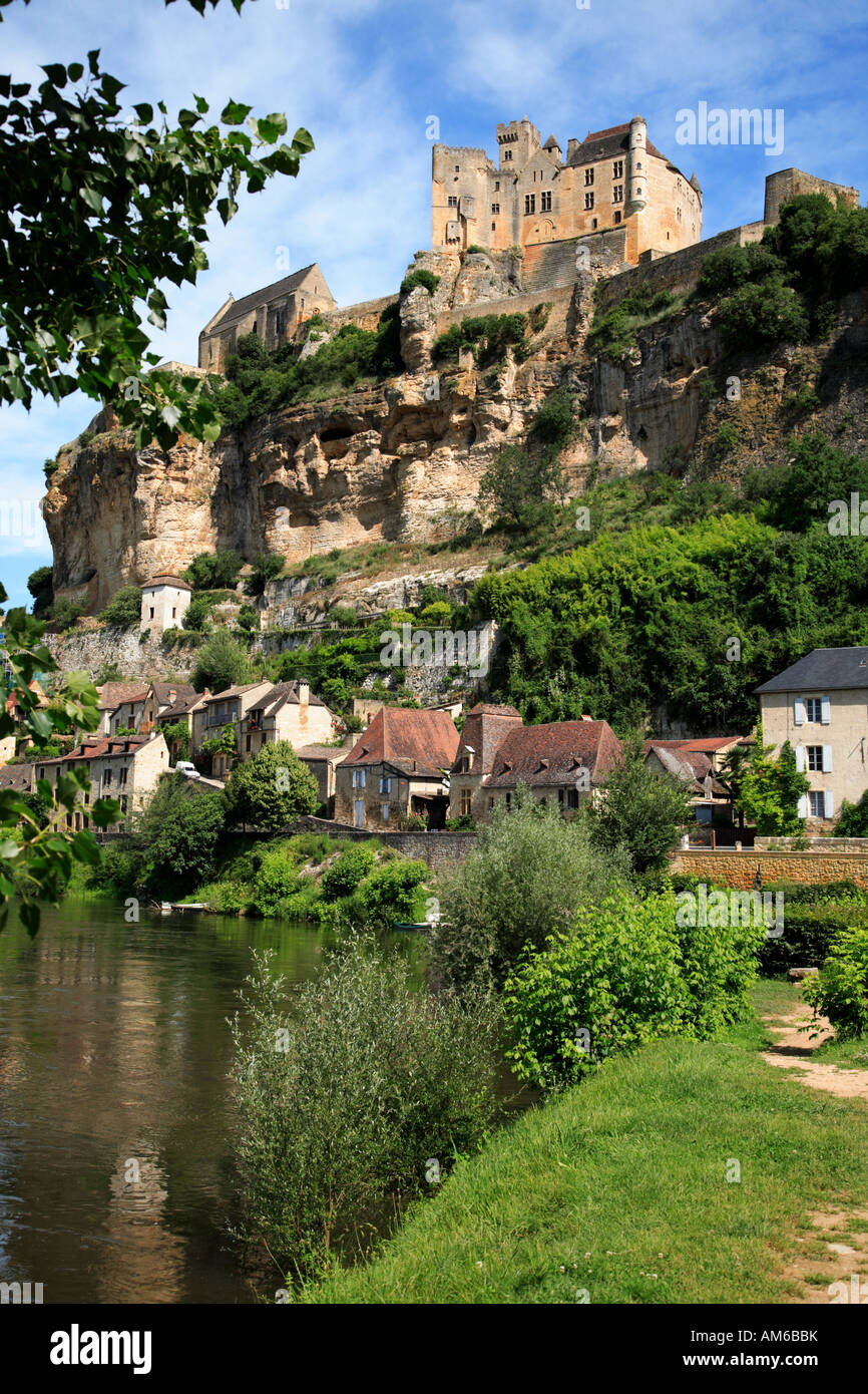 The Château and village of Beynac Cazenac Stock Photo - Alamy