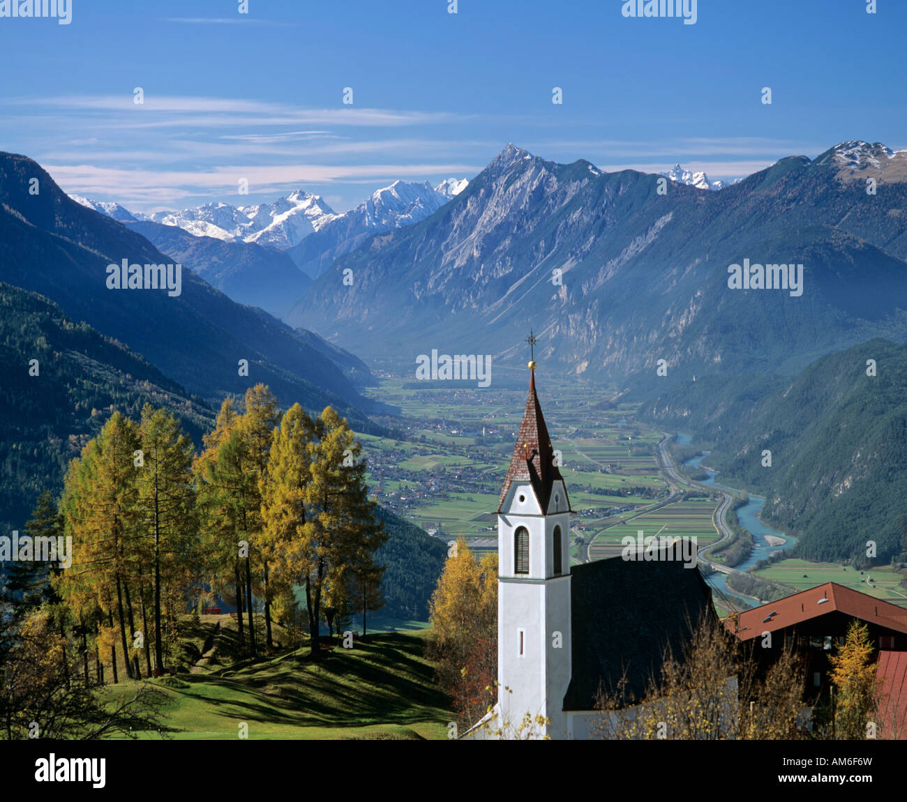 Moesern, parish church, Inntal, right hand Mieminger Kette, Tschirgant, behind Verwallgruppe and Lechtal Alps, Tyrol, Austria Stock Photo