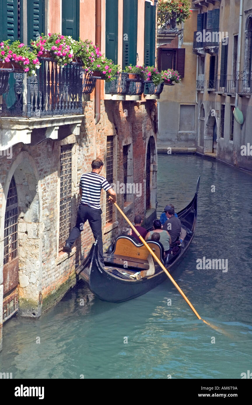 Tourist Tourism Traveller Venise Gondola Gondole Gondol Boat Venezia High Resolution Stock Photography And Images Alamy
