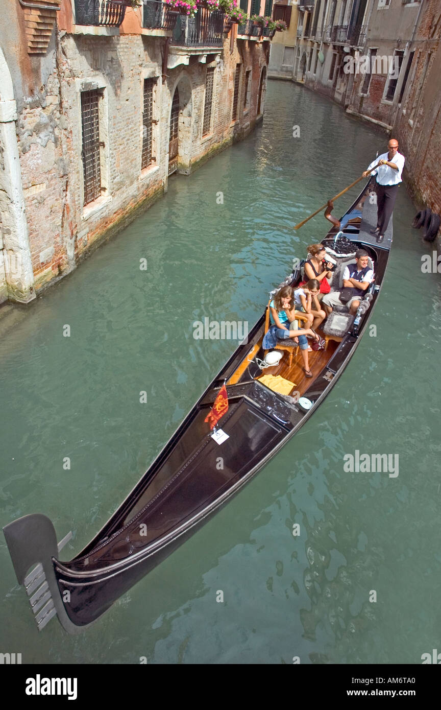 Tourist Tourism Traveller Venise Gondola Gondole Gondol Boat Venezia High Resolution Stock Photography And Images Alamy