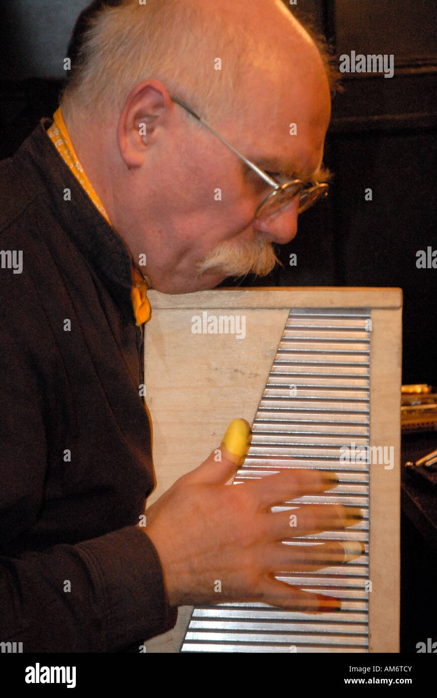 Folk jam session at the Sandy Bell's pub edinburgh scotland washboard player Stock Photo Alamy