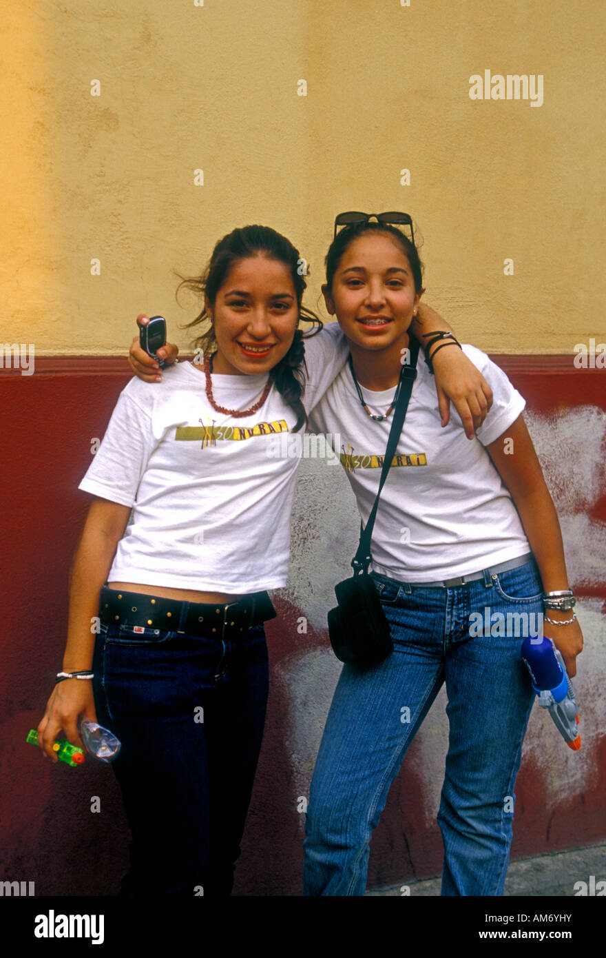 2 Mexican girls, two Mexican girls, Mexicans, Mexican girls, teen girls, teenage girls, teenagers, Oaxaca, Oaxaca de Juarez, Oaxaca State, Mexico Stock Photo