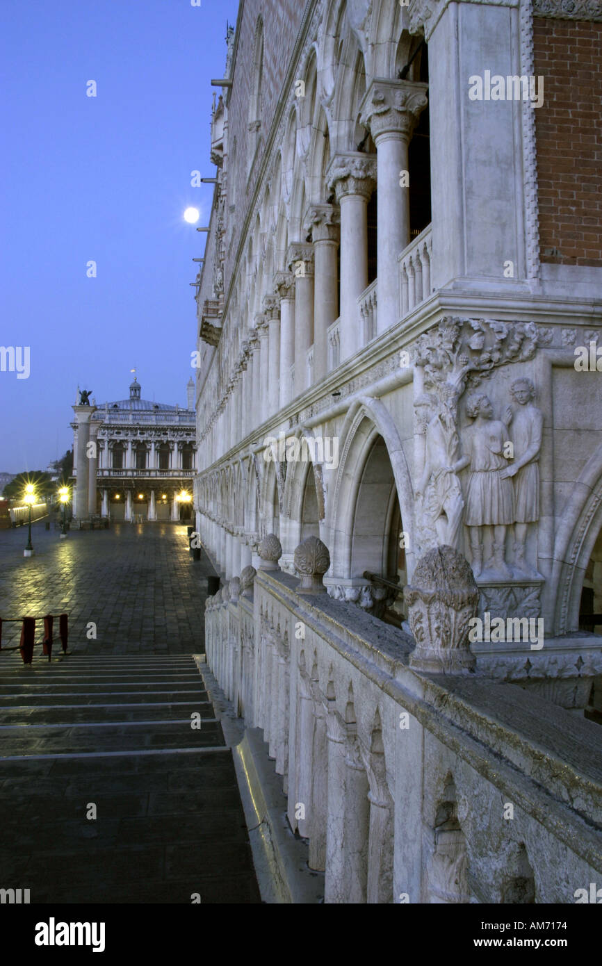 Carving doge palace venice hi-res stock photography and images - Alamy