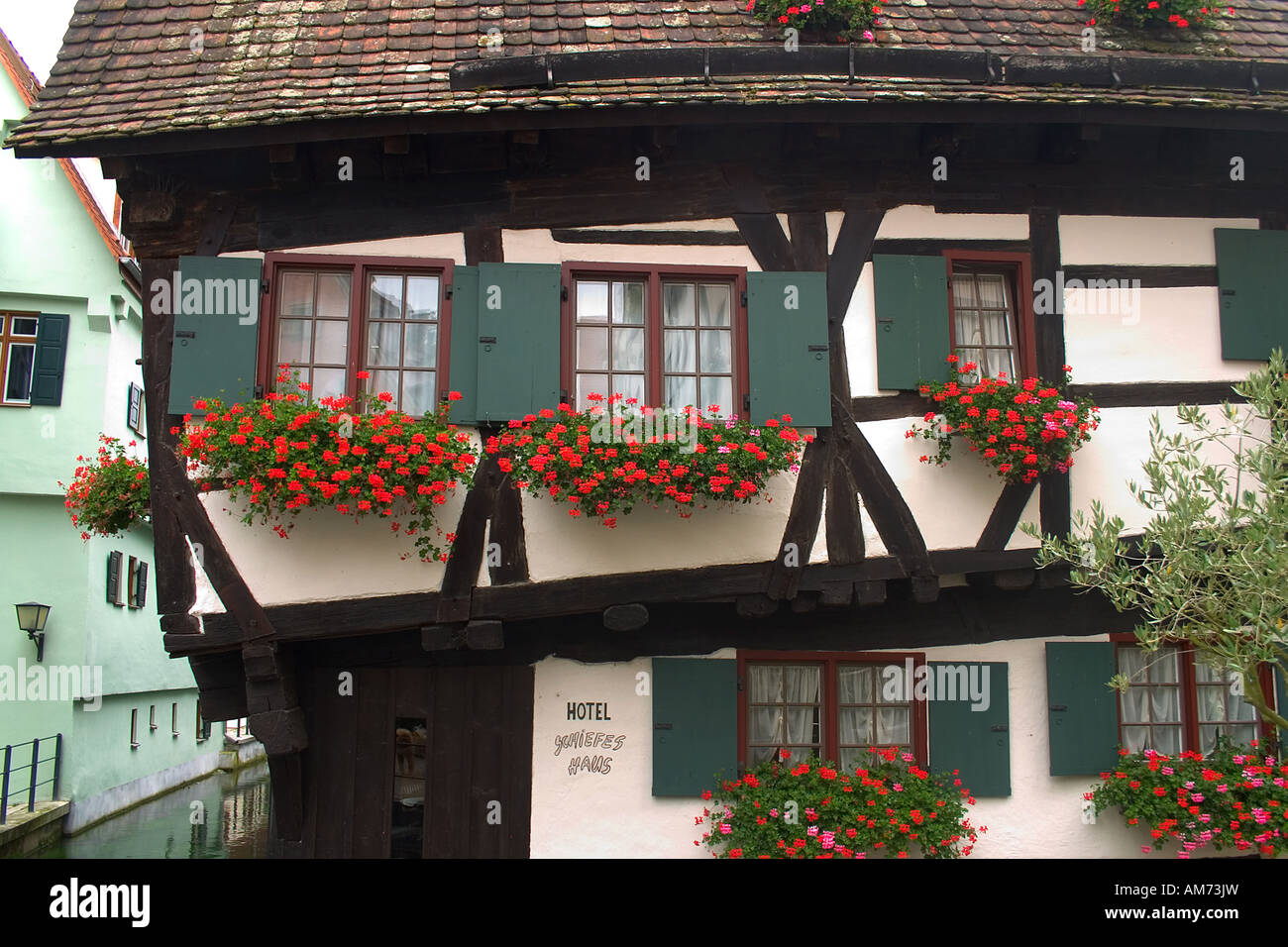 Askew House Hotel Schiefes Haus In Ulm Fischerviertel Stock