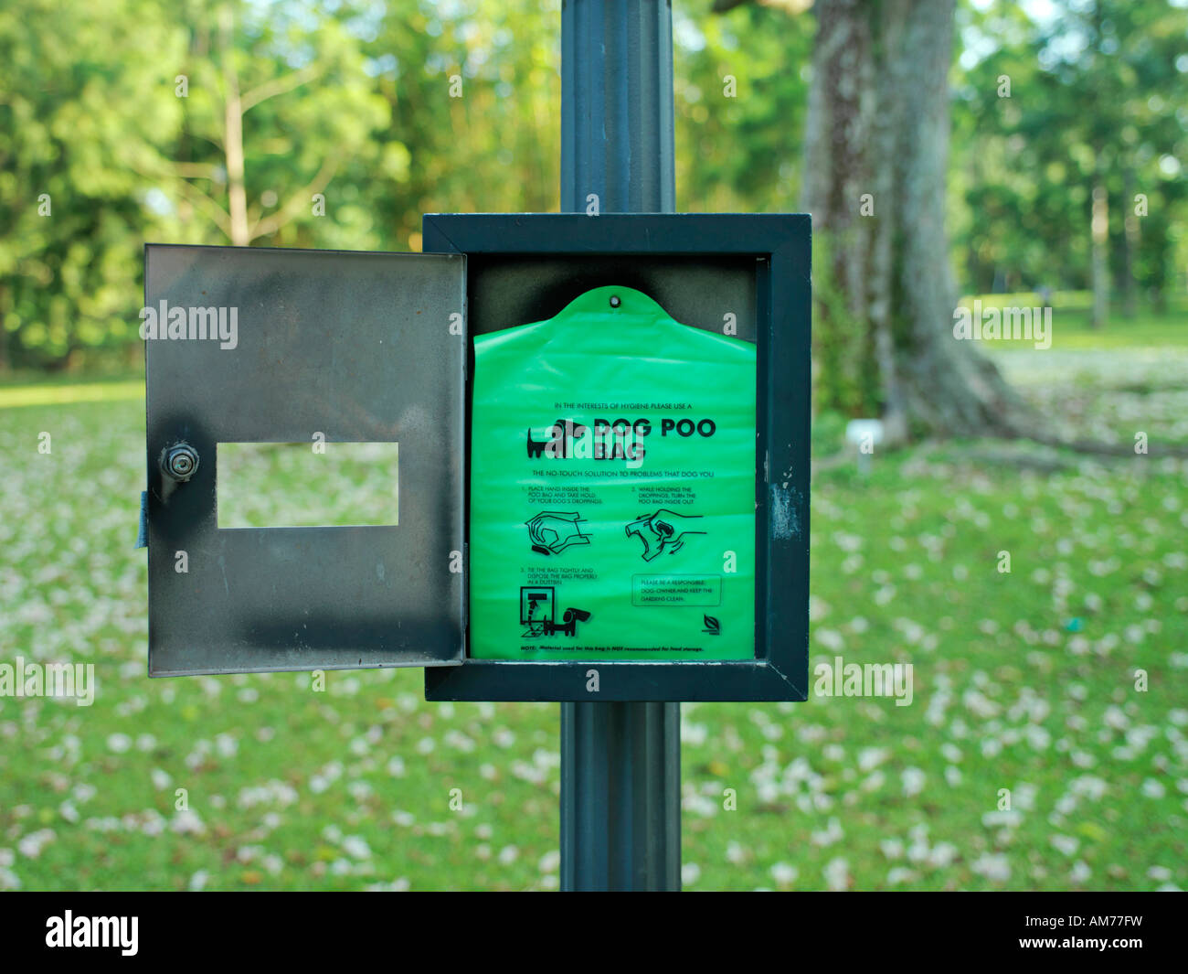 Animal waste bags available throughout Botanical Gardens in Singapore Stock Photo Alamy