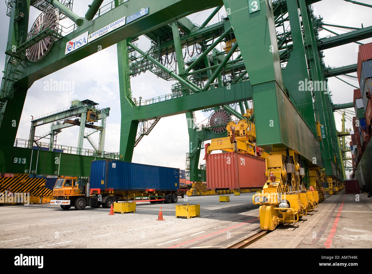 Machinery load and unload cargo vessels in the port of Singapore Stock ...