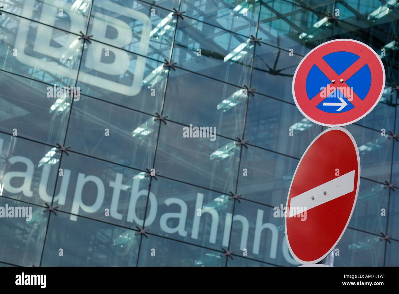Hauptbahnhof schilder deutschland hires stock photography and images