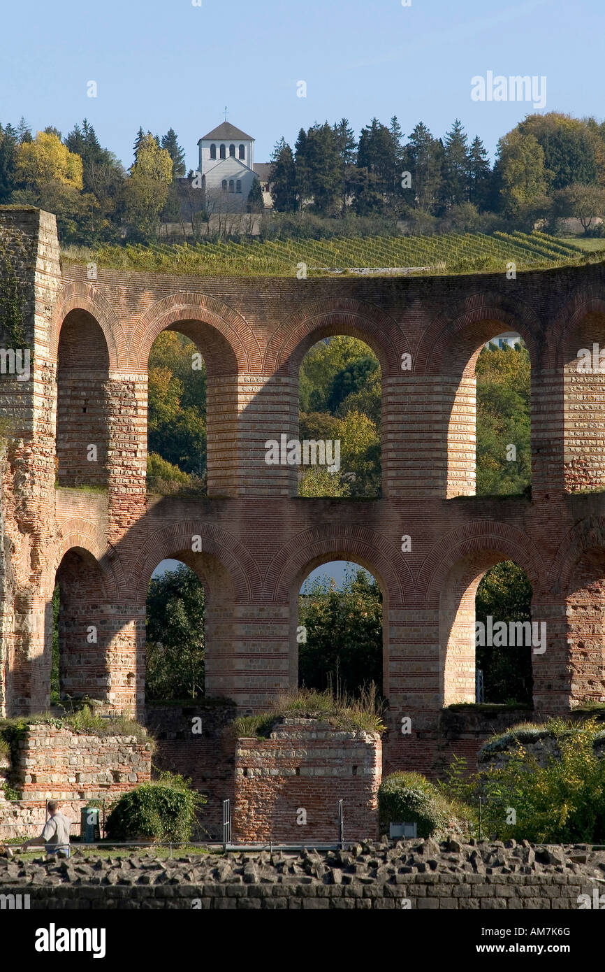 Public bath of the Emperor, arched windows of the Caldarium, Trier ...
