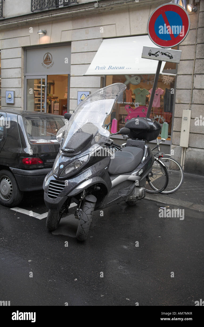 Piaggio mp3 three wheeled scooter parked in the marais paris street Stock  Photo - Alamy
