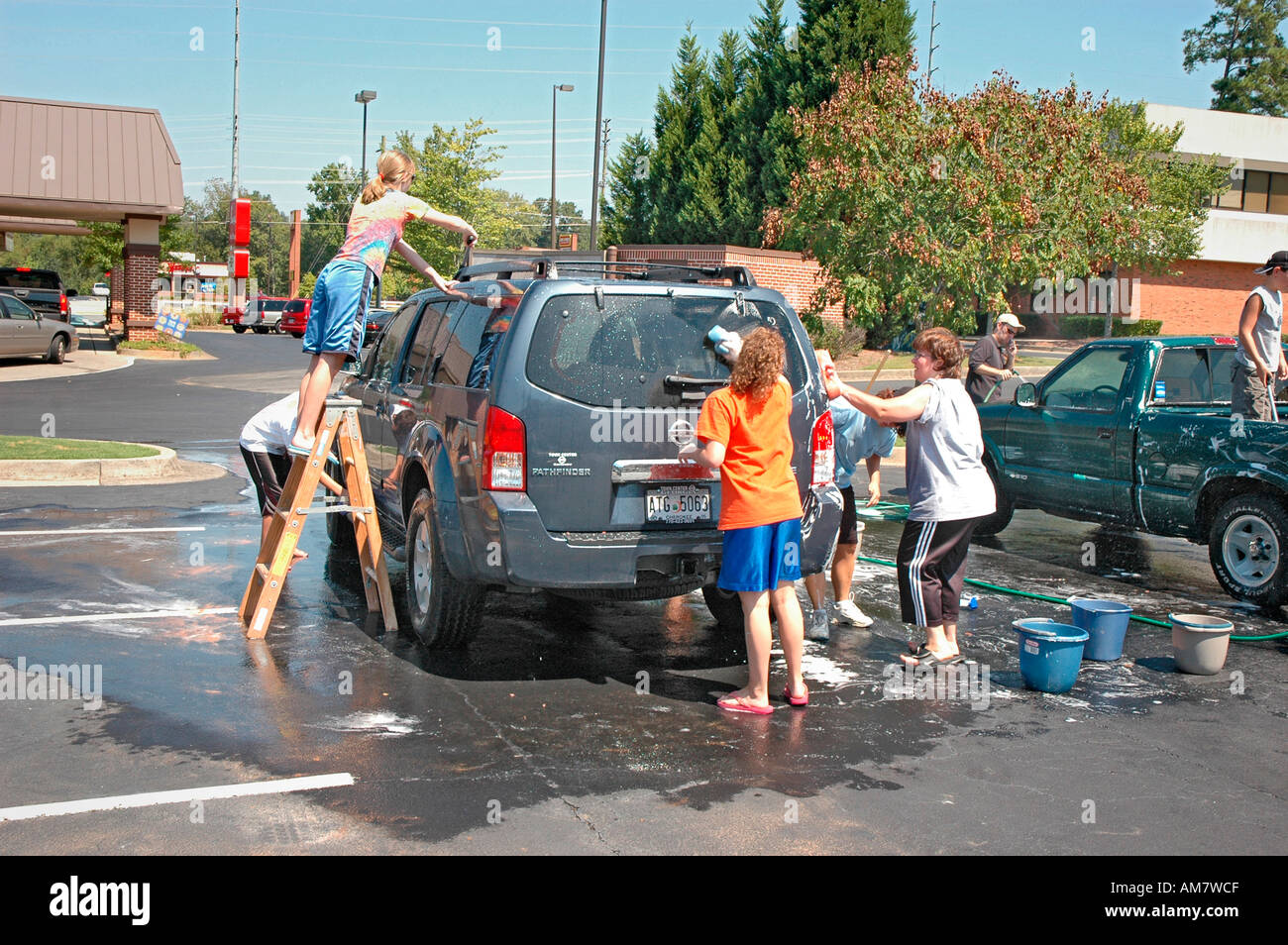 Teen church group has a donation car wash to help victims of Hurricane