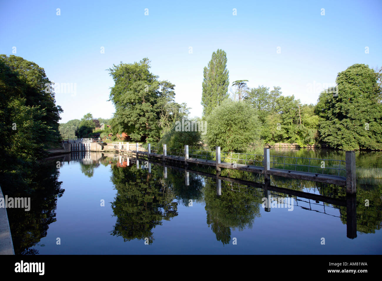 View of Sonning lock on river Thames, Sonning, Berkshire Stock Photo