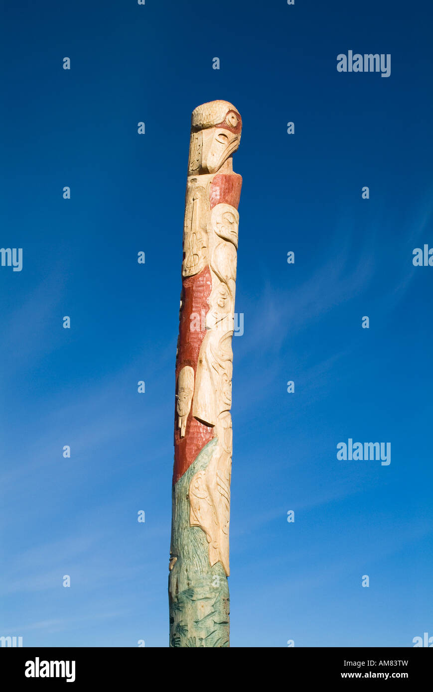 dh Totem pole HOLM ORKNEY Native Canadian Squamish Indian and Orcadian Totem Pole wooden carve art uk Stock Photo