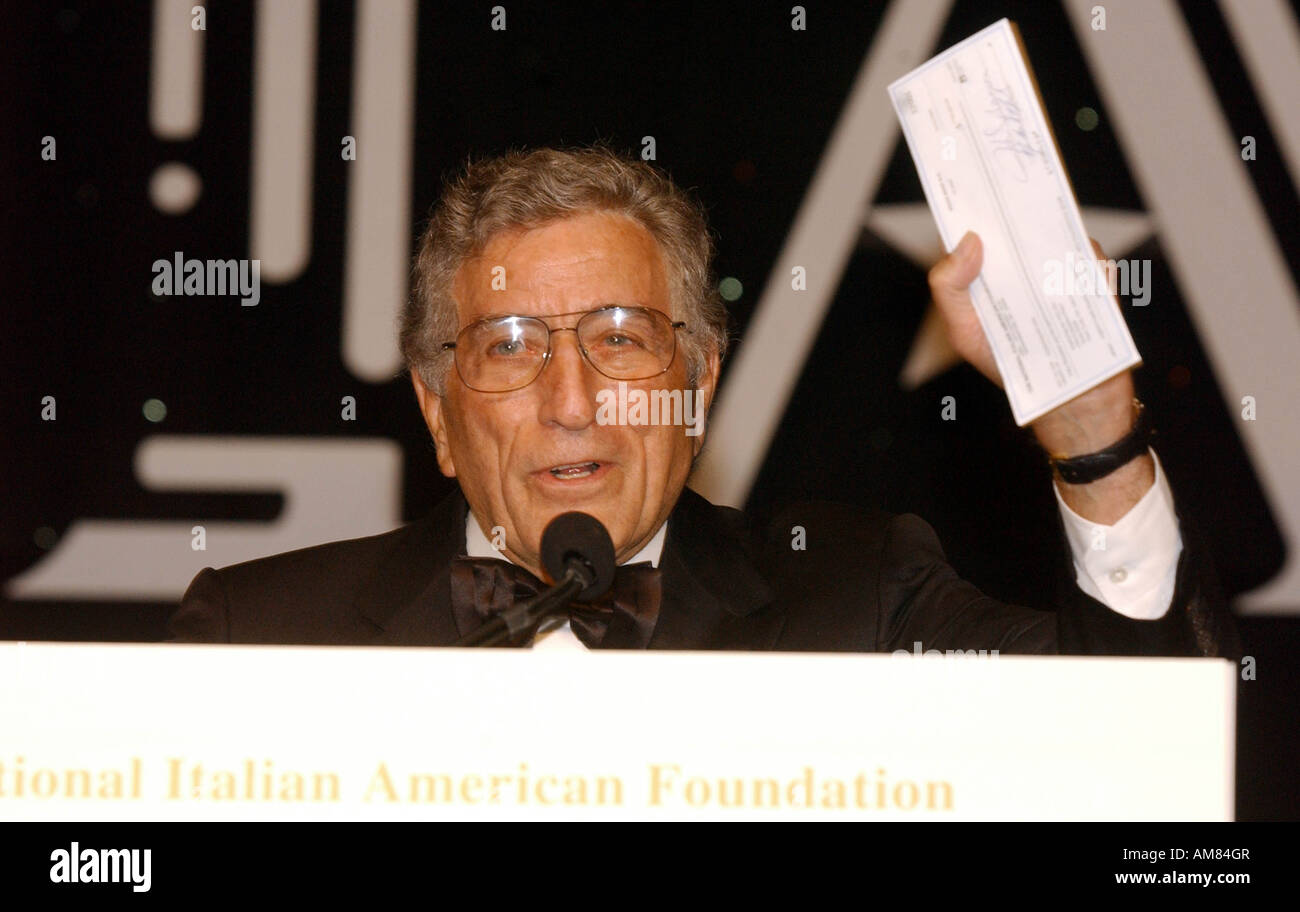 Tony Bennett speaks at the National Italian American Foundation 28th Annual Awards Gala on Saturday October 25  at the Hilt Stock Photo