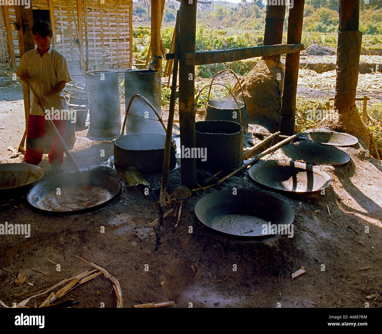 Zuckerherstellung in Hsipaw Myanmar handmade sugar production Stock Photo
