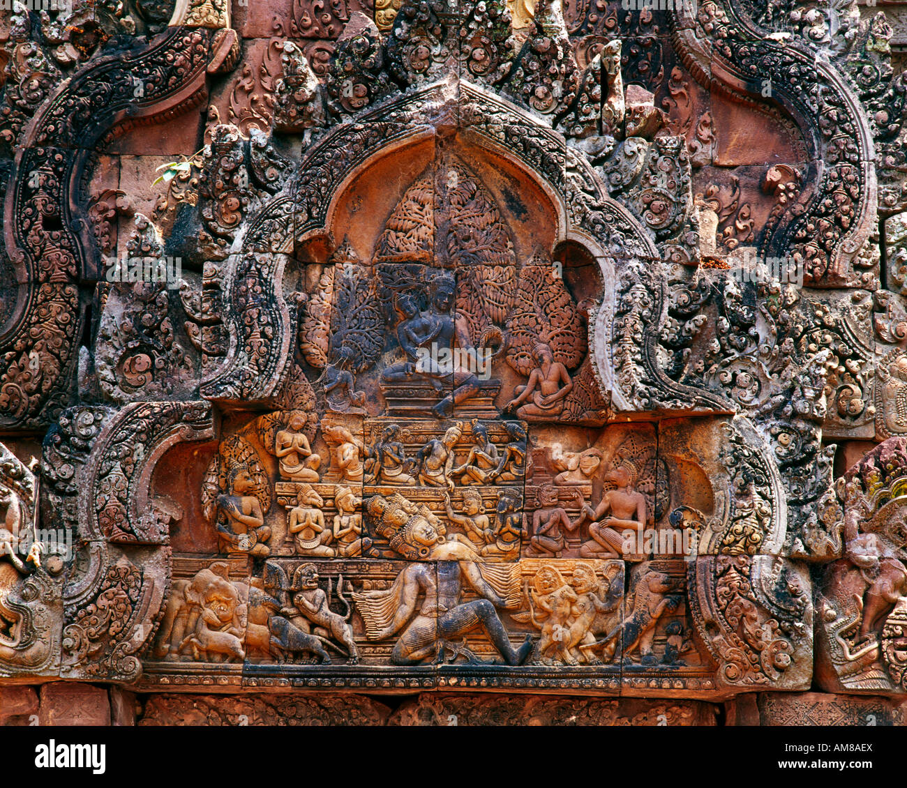 Relief of Shiva und Uma - hinduistic Banteay Srey Temple Shiva und Uma im hinduistischen Banteay Srei Tempel Stock Photo
