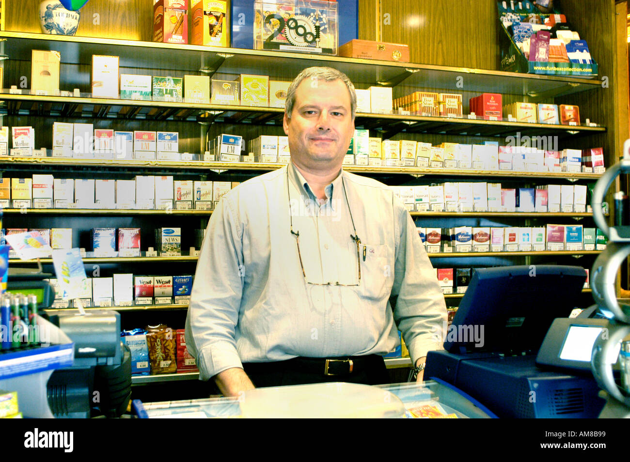 Tobacco shop paris hires stock photography and images Alamy