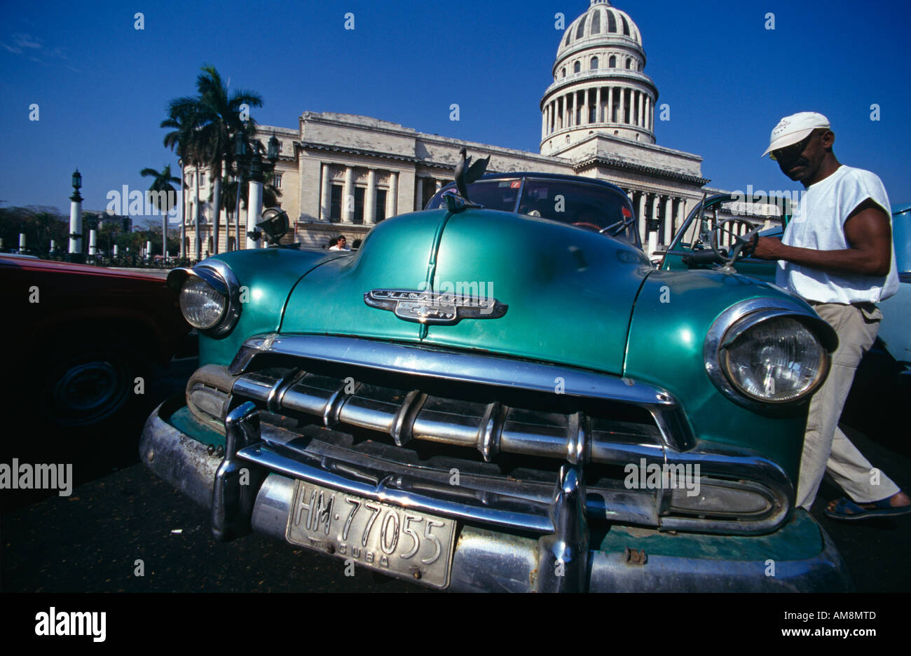 50's taxi in front of Cuban Capitol Building, Havana Stock Photo