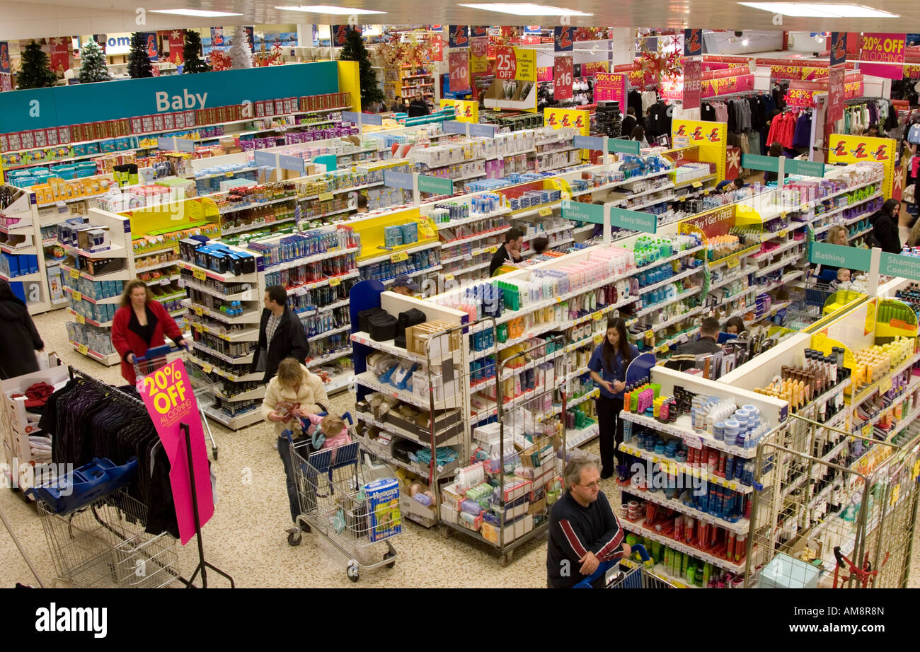 Tesco Extra Superstore Aylesbury Buckinghamshire Stock Photo Alamy