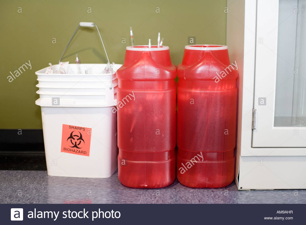 Biohazard Waste Bin Stock Photos & Biohazard Waste Bin Stock Images Alamy