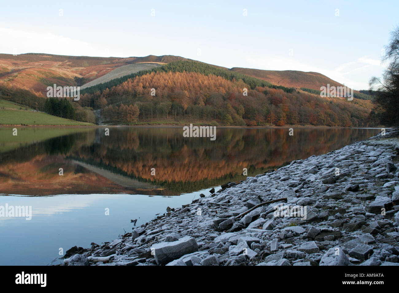 ladybower-reservoir-autumn-reflections-frosty-ground-derbyshire-peak