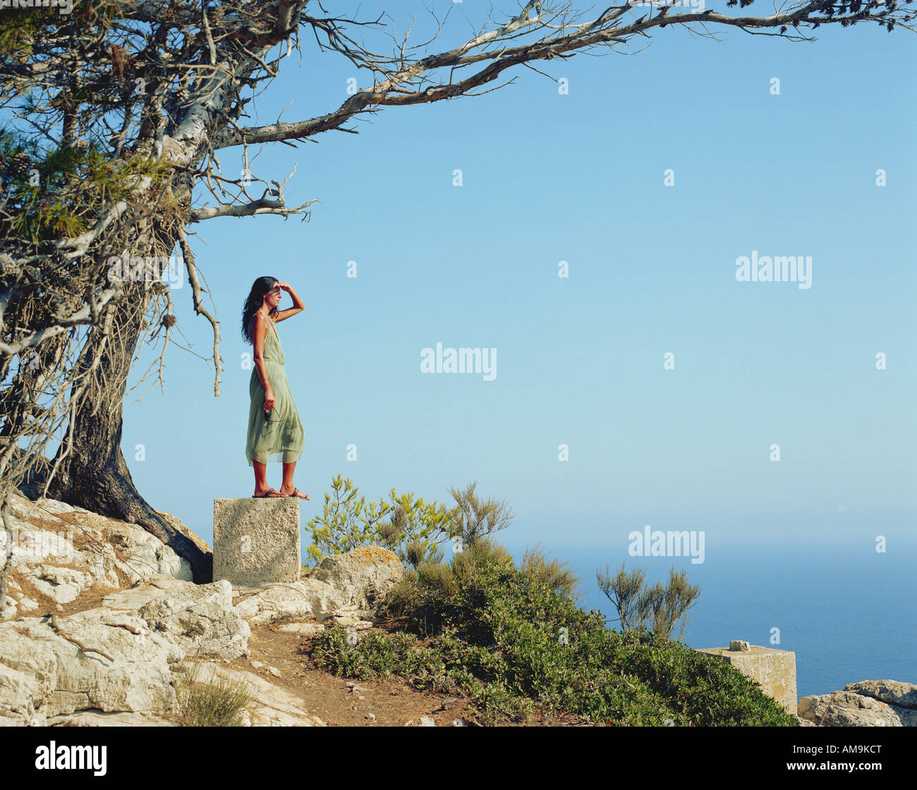Out over large rocks hi-res stock photography and images - Alamy