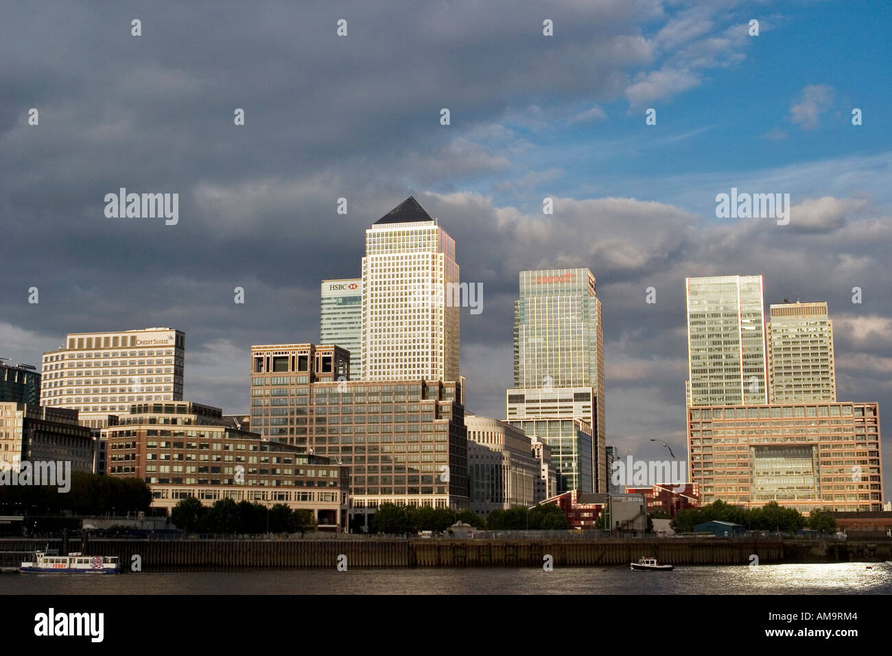 Canary wharf building london hi-res stock photography and images - Alamy