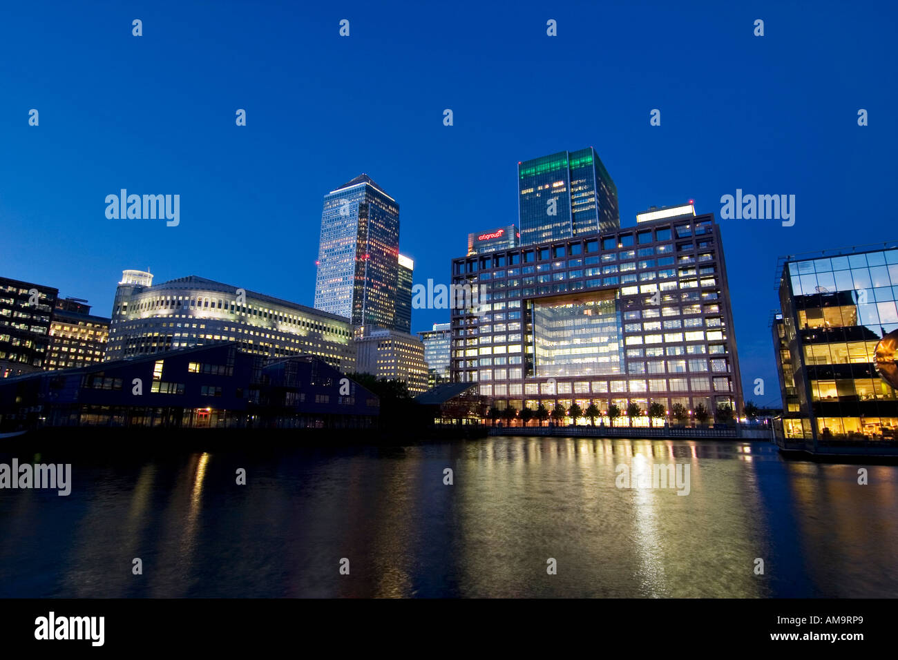 Reuters One Canada Square  Citigroup Lehman Brothers (From left to right ) London at night Stock Photo