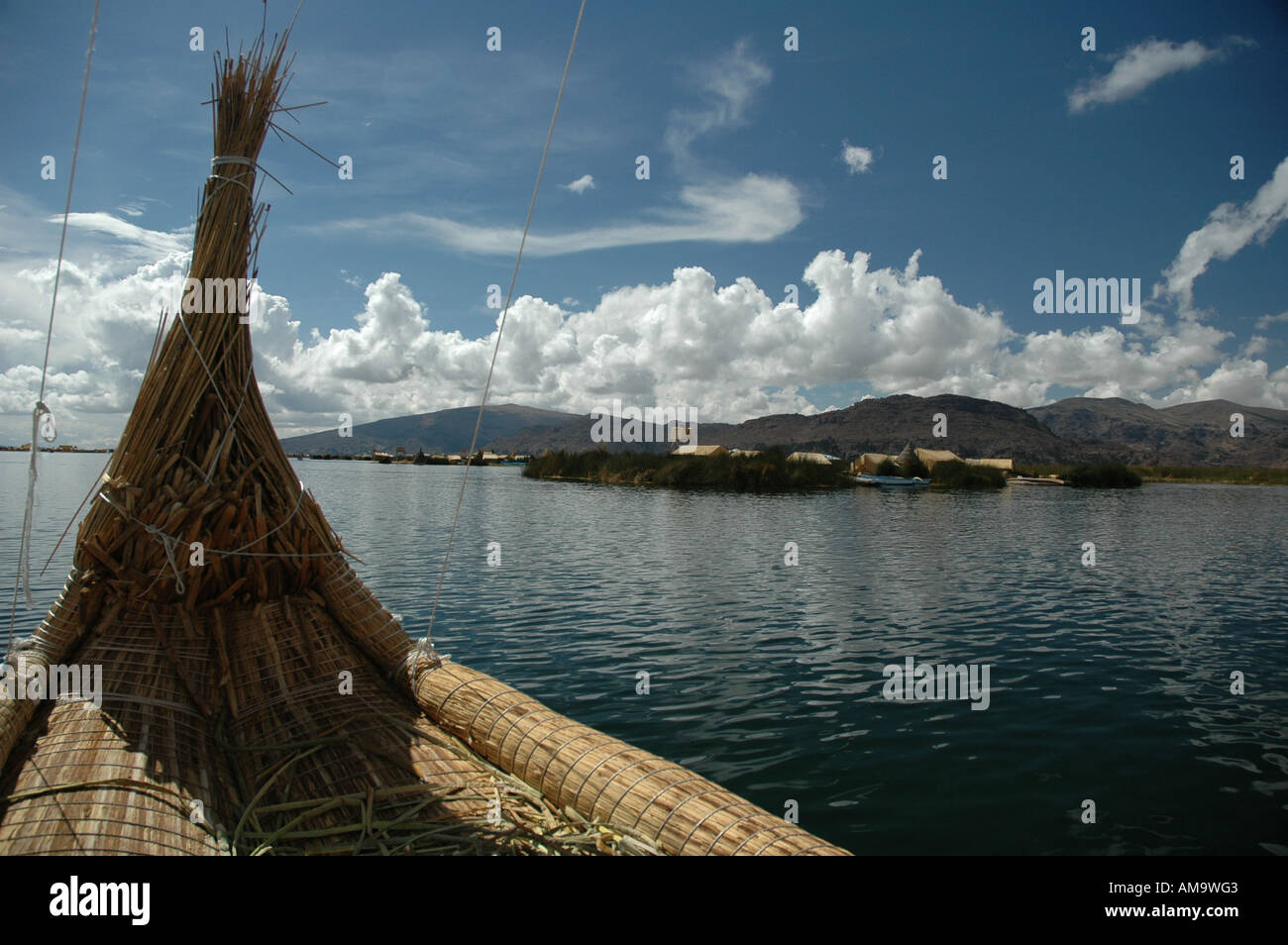 Titicaca Reed Raft Uros Reed Boat, Lake Titicaca, Peru Stock Photo - Alamy