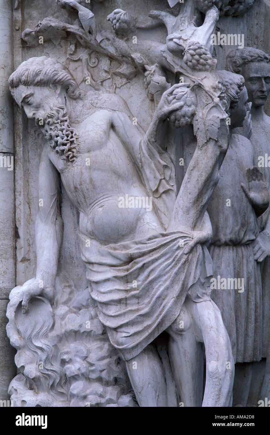 Italy Venice The Doge s Palace Palazzo Ducale Drunkeness of Noah statue set on the corner of the palace Stock Photo