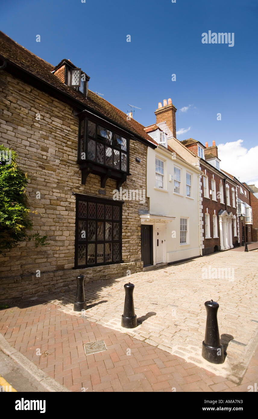 Tudor houses street narrow hires stock photography and images Alamy