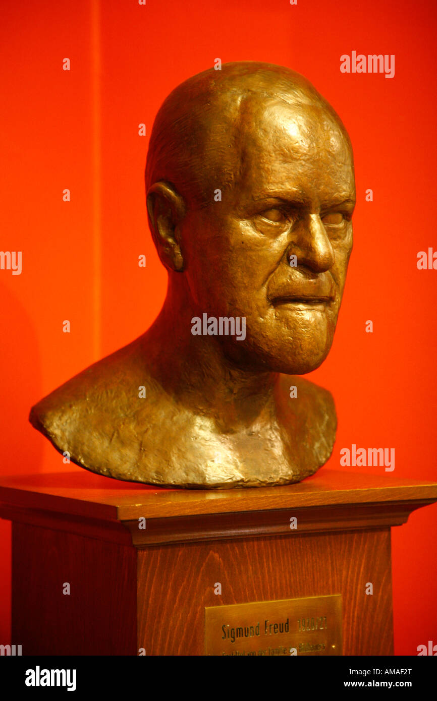 Sigmund freud statue hires stock photography and images Alamy