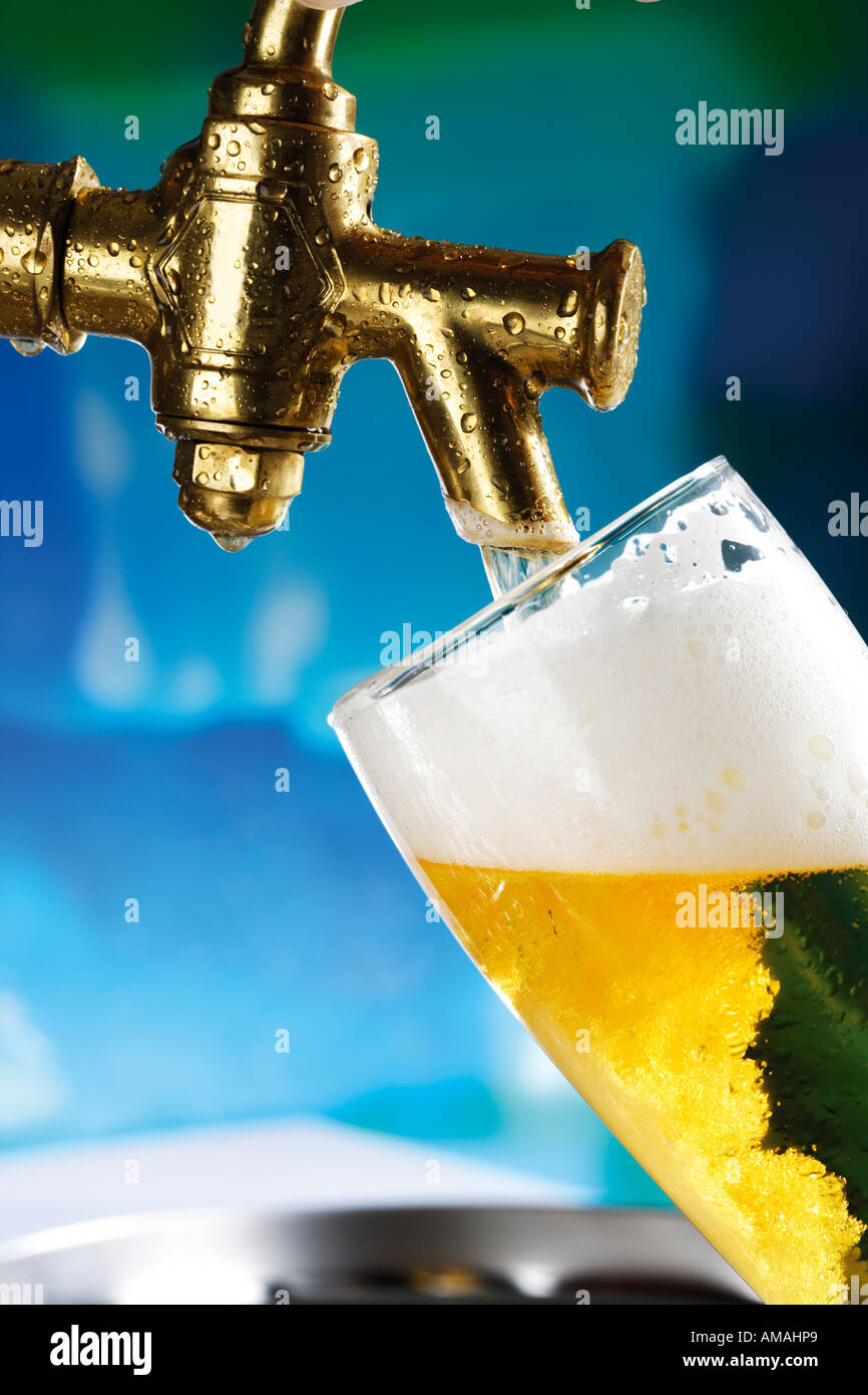 Cask ale tapping hi-res stock photography and images - Alamy