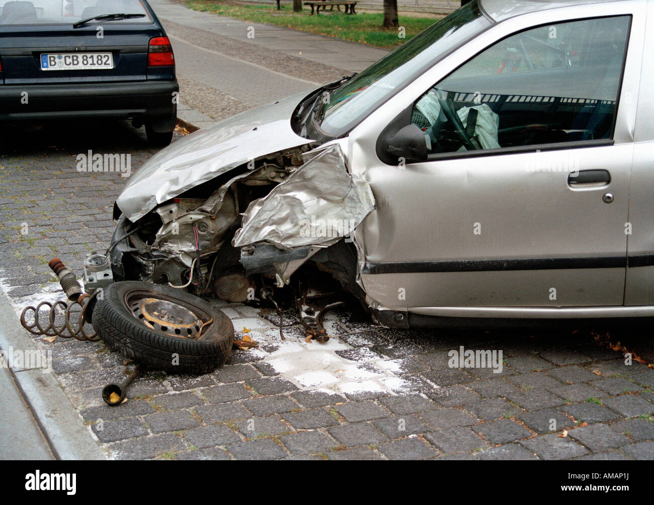 Black car accident hi-res stock photography and images - Alamy