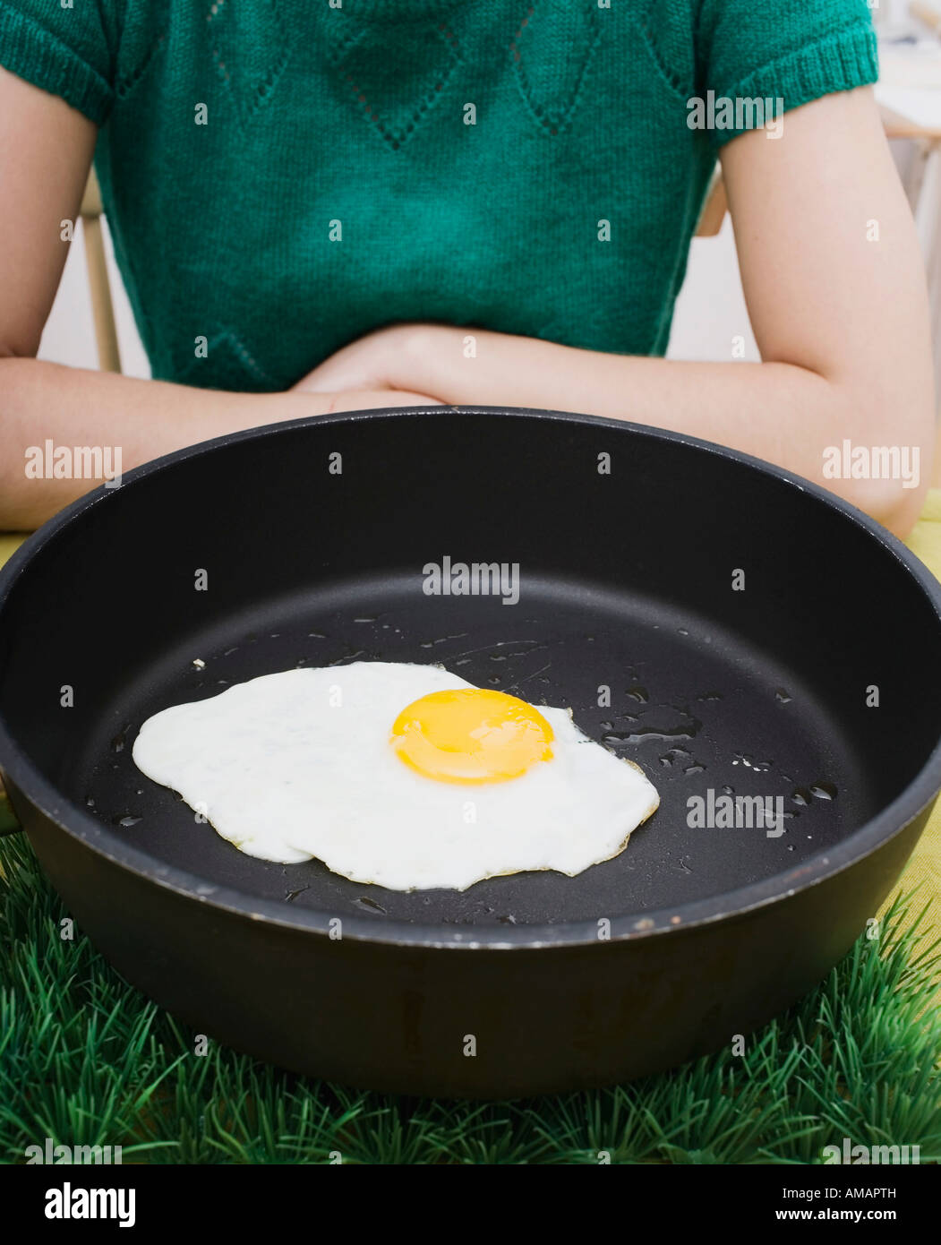 A fried egg in a frying pan Stock Photo - Alamy