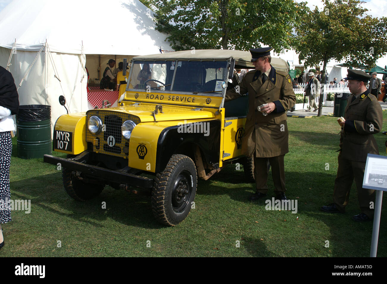 Land rover breakdown hi-res stock photography and images - Alamy