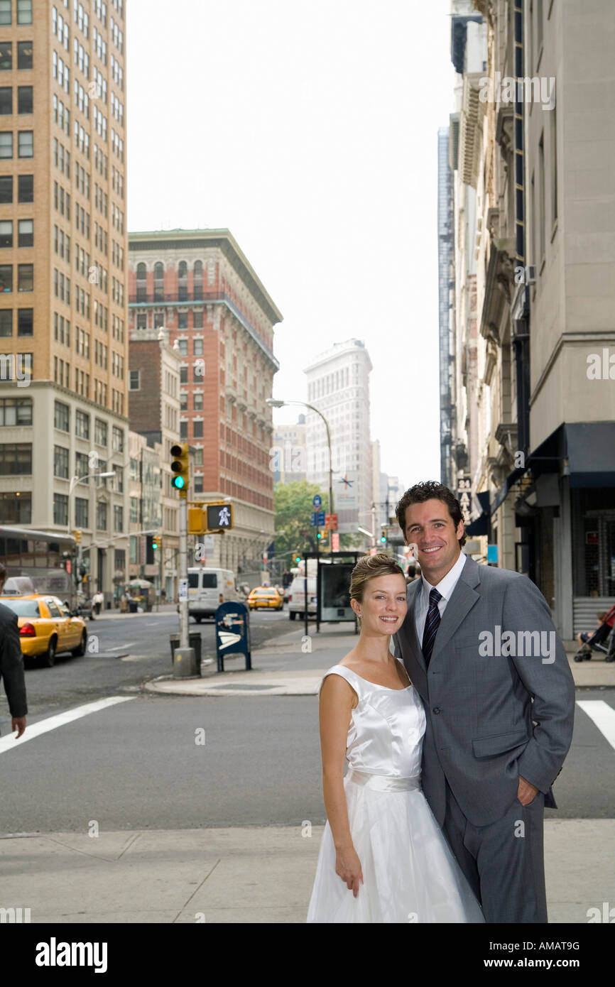 A bride and groom posing on a Manhattan street Stock Photo - Alamy
