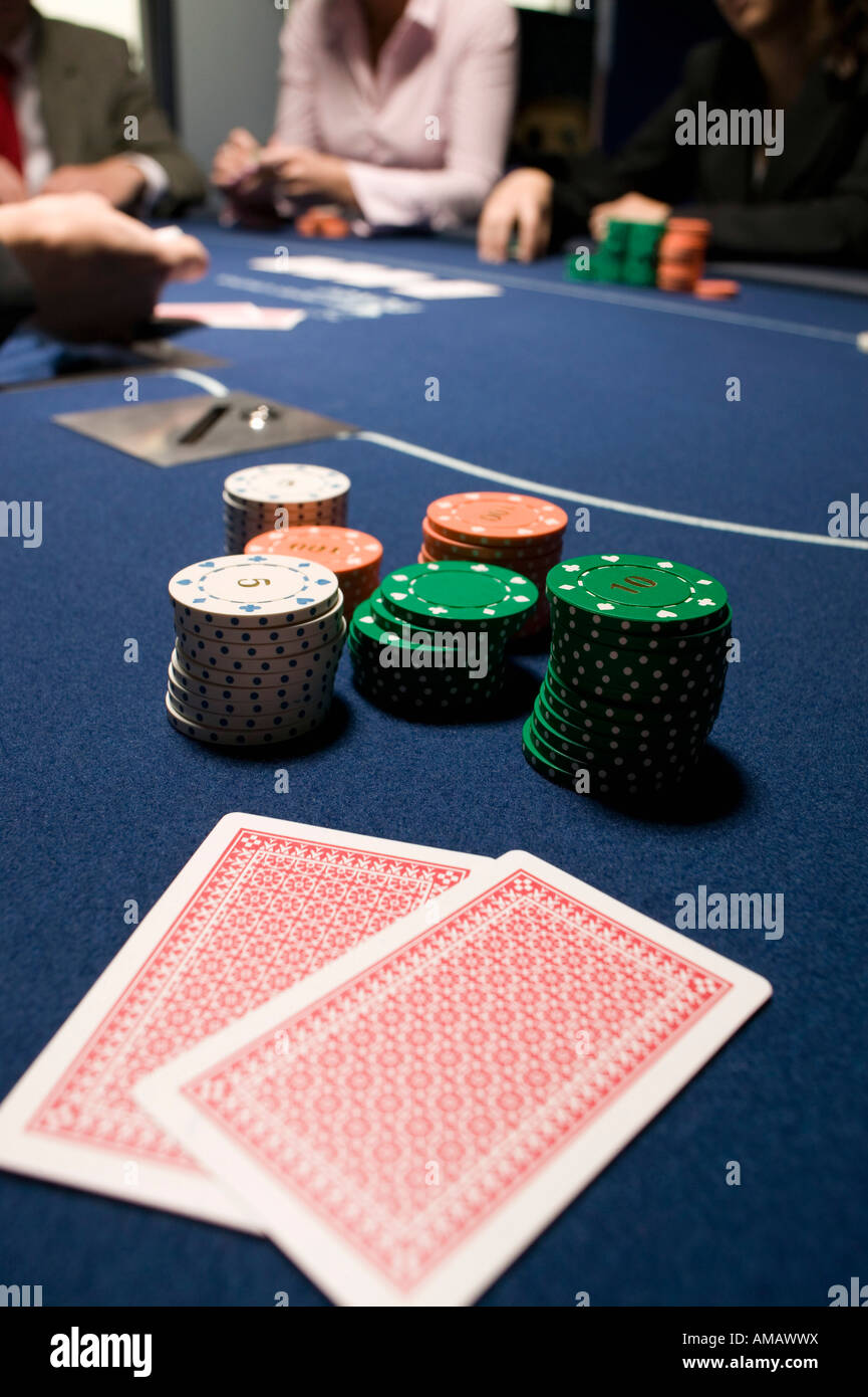 Women playing cards casino hires stock photography and images Alamy