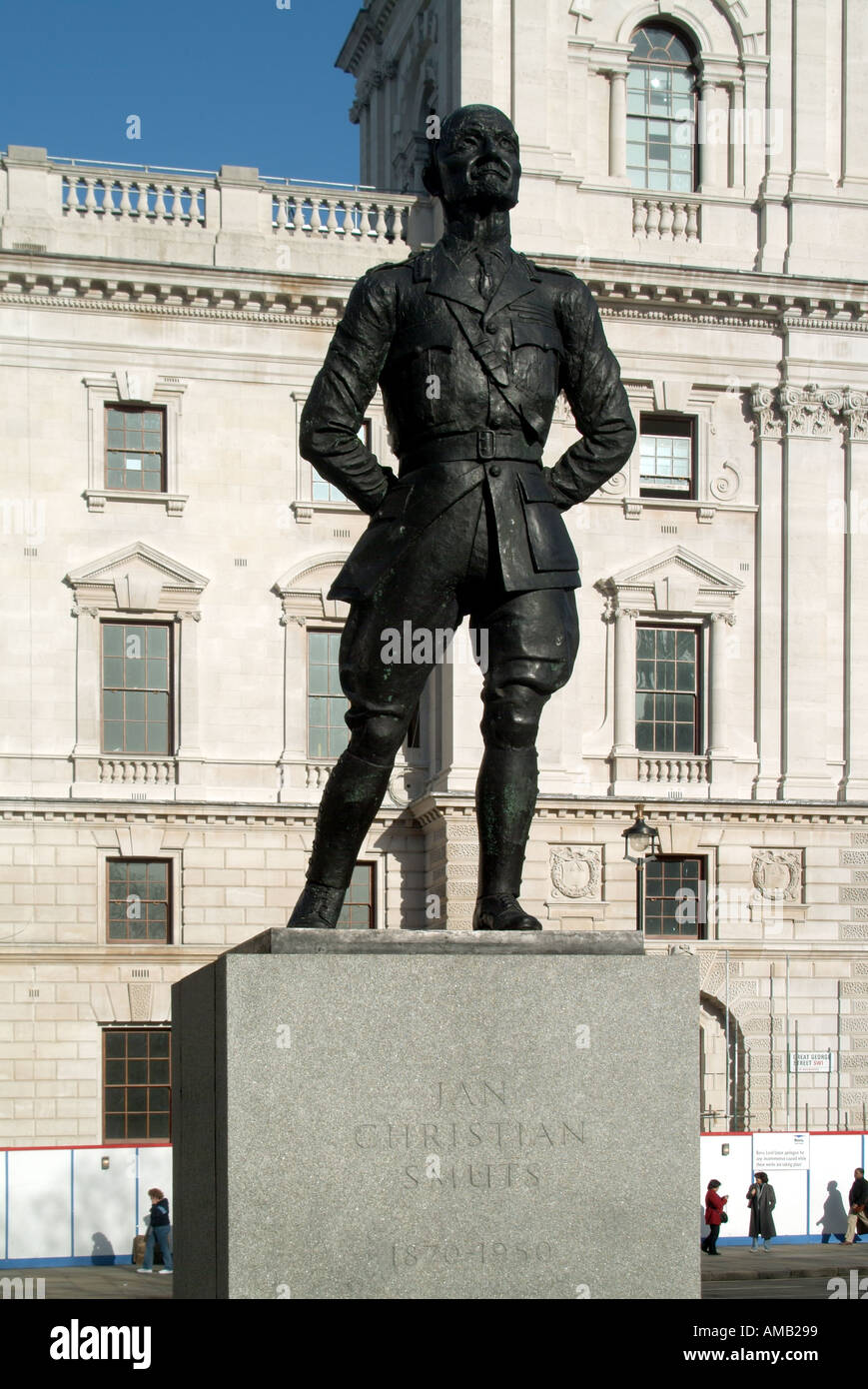 London statue of Jan Christian Smuts South African leader who promoted links with Great Britain and the Commonwealth of Nations Stock Photo