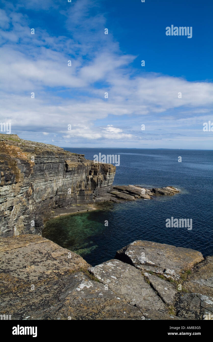 dh Clu Ber DEERNESS ORKNEY East coast seacliffs calm blue sea and sky seascape rugged cliff top edge Stock Photo