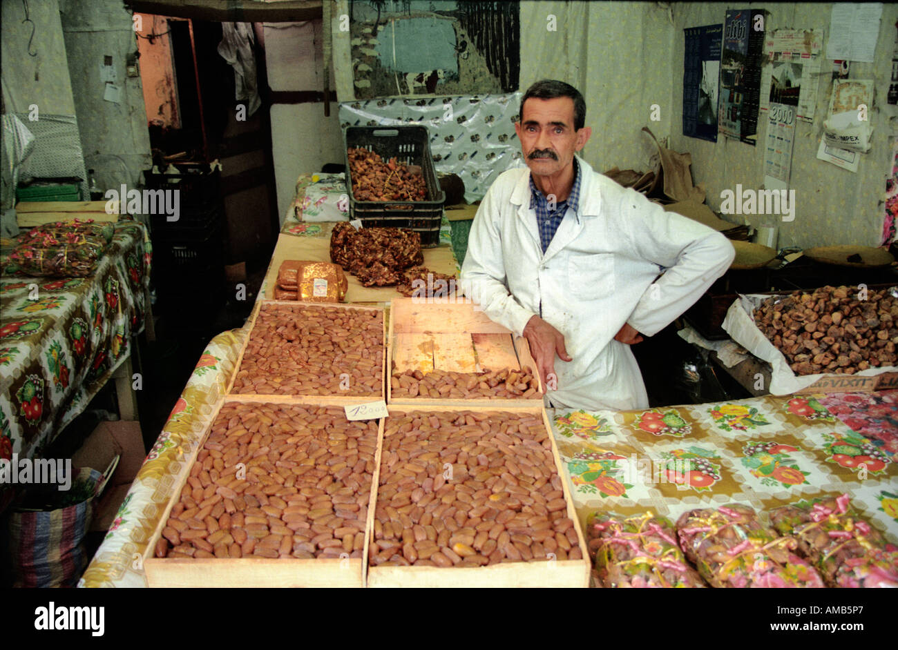 Algiers shopping hi-res stock photography and images - Alamy