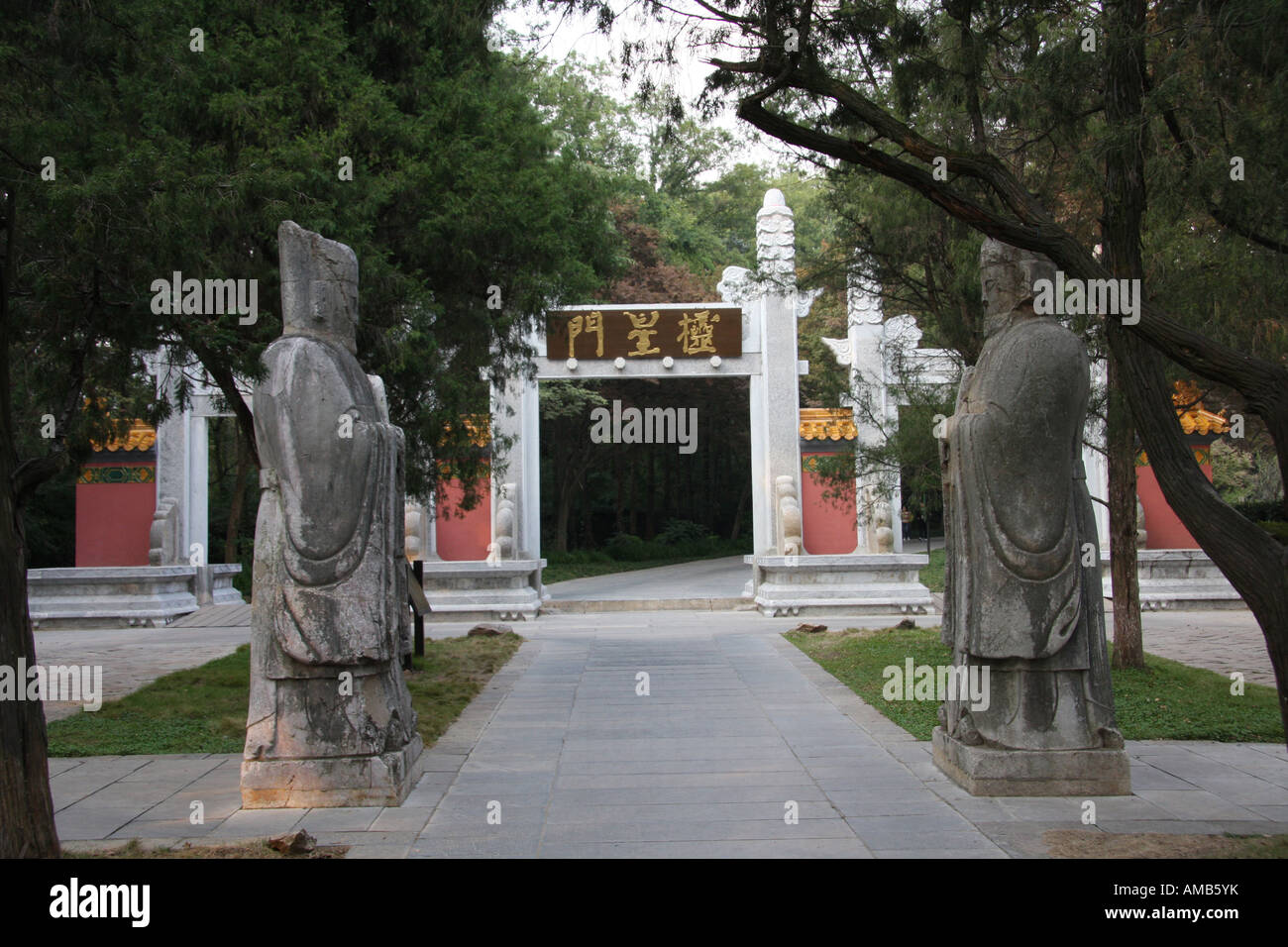 Avenue of stone statues, Ming Tomb, China Stock Photo