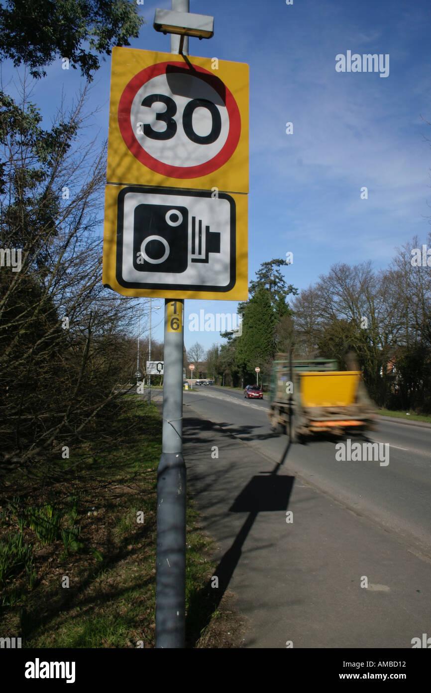 30 mph and speed camera warning sign Stock Photo