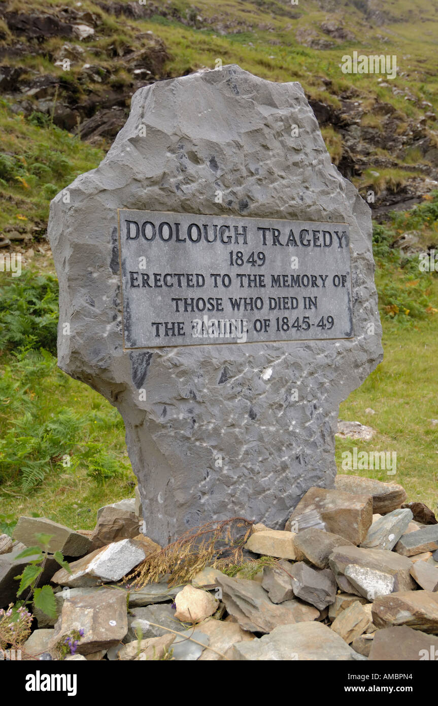 Memorial to those who died walking from Louisburgh to Delphi Lodge to plead for help from the Famine Commissioners during the Great Famine, Doo Lough Pass, County Mayo, Ireland Stock Photo