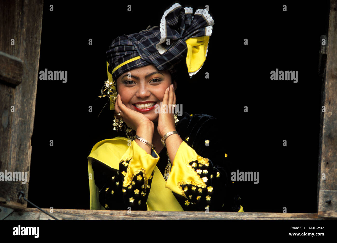 Portrait of a girl in a traditional Sumatran costume Stock Photo - Alamy